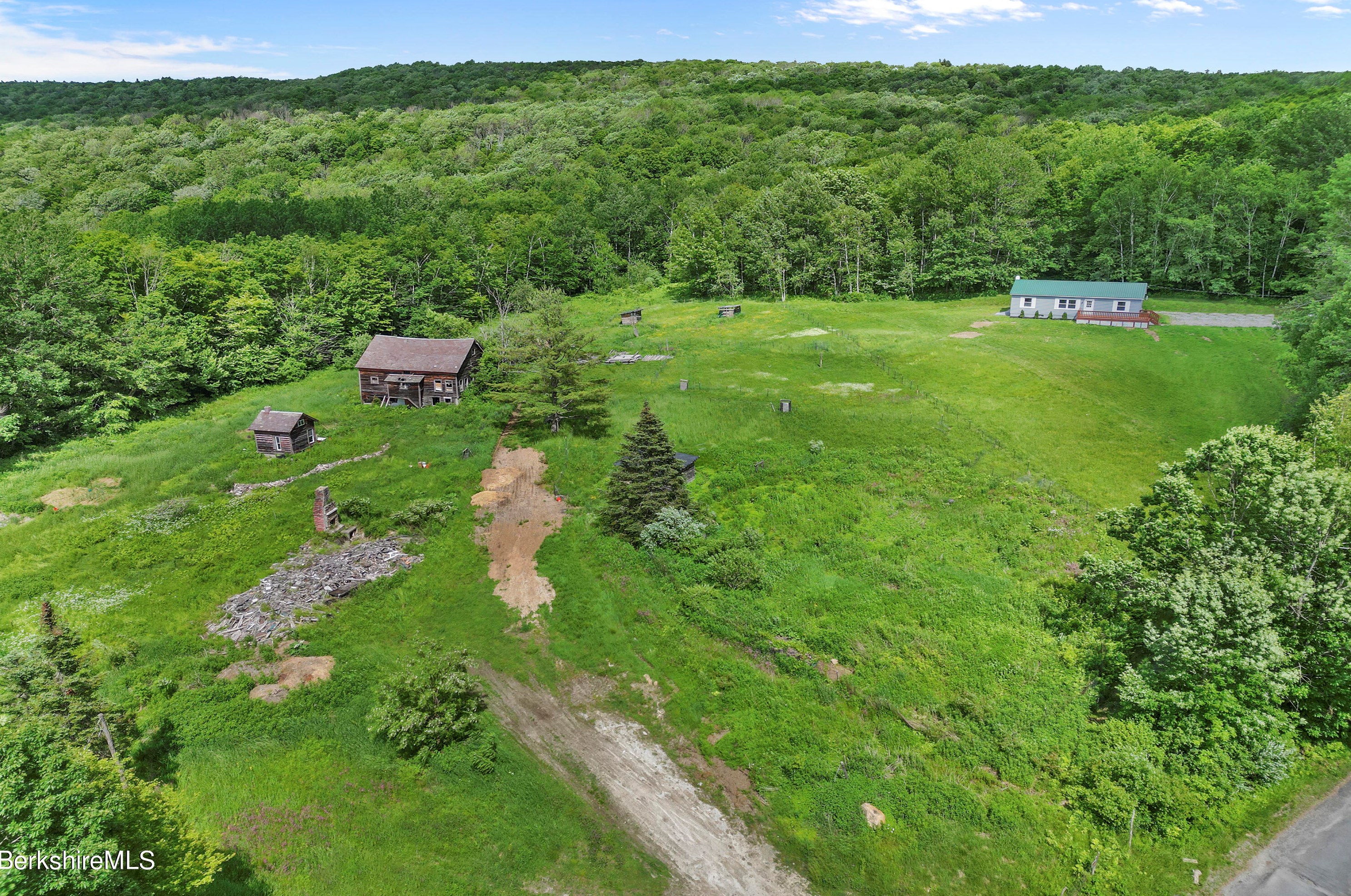 472 Hoosac St, Adams MA  01220-1733 exterior