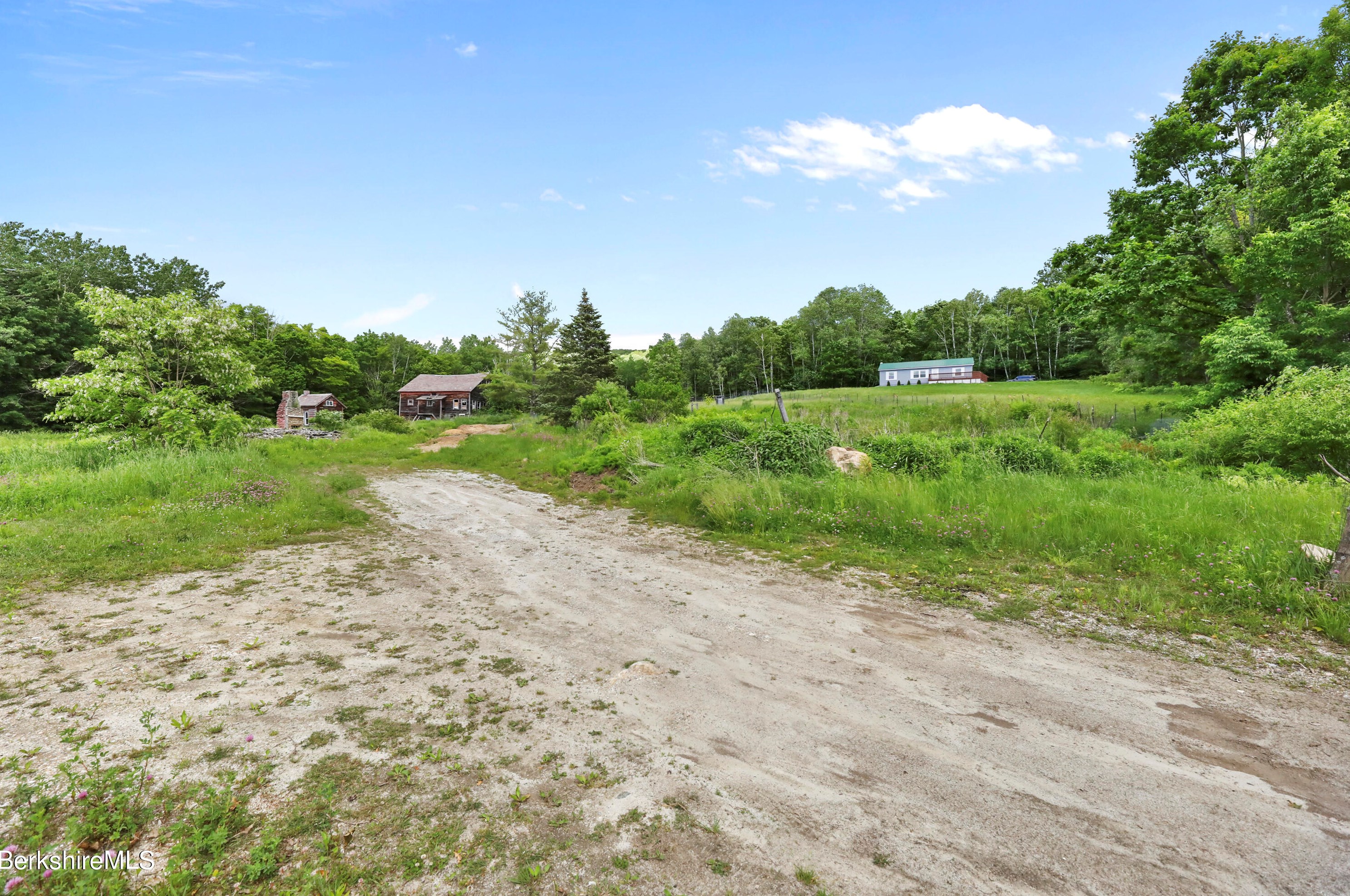 472 Hoosac St, Adams MA  01220-1733 exterior