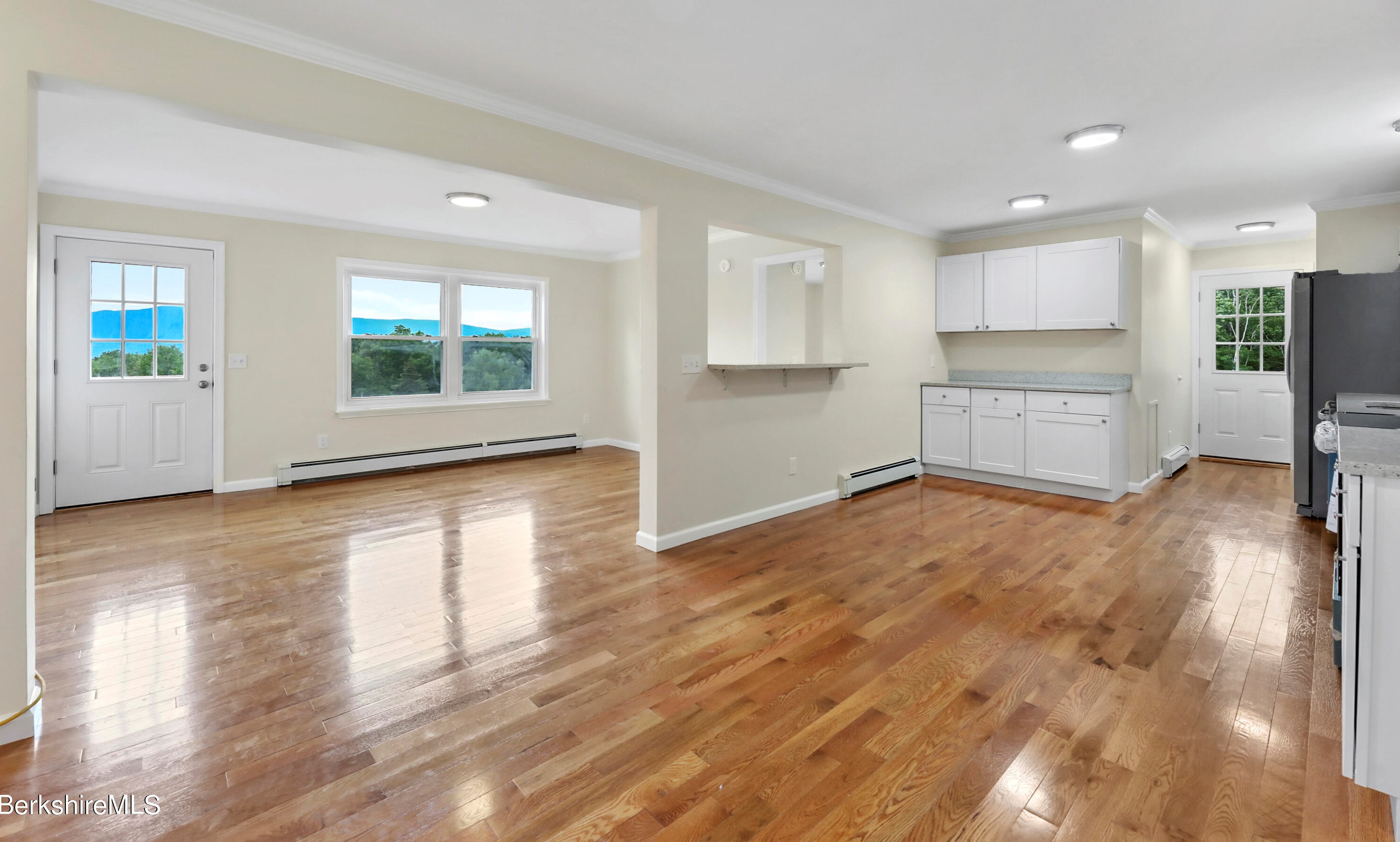 472 Hoosac St, Adams MA  01220-1733 exterior