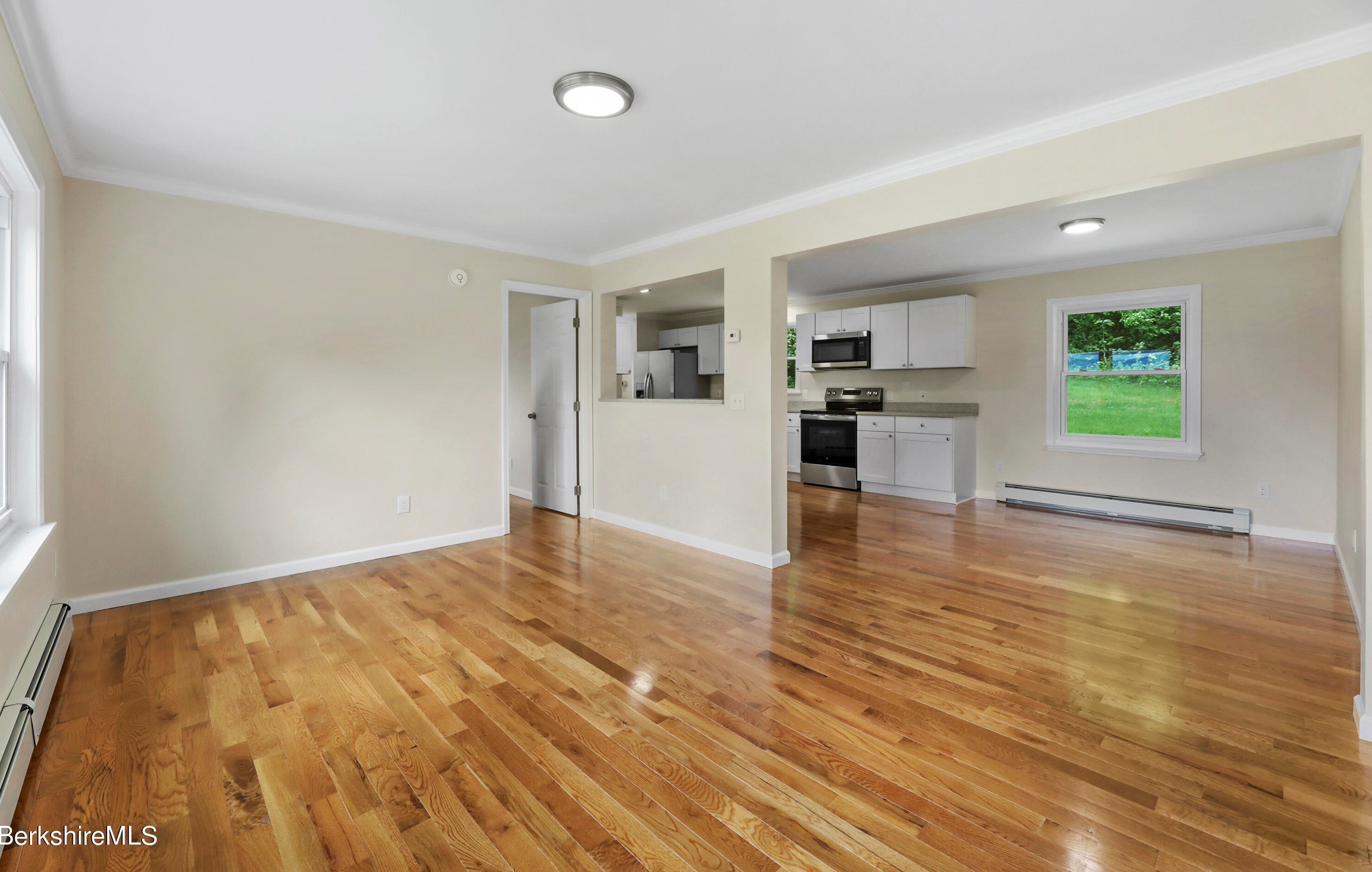 472 Hoosac St, Adams MA  01220-1733 exterior