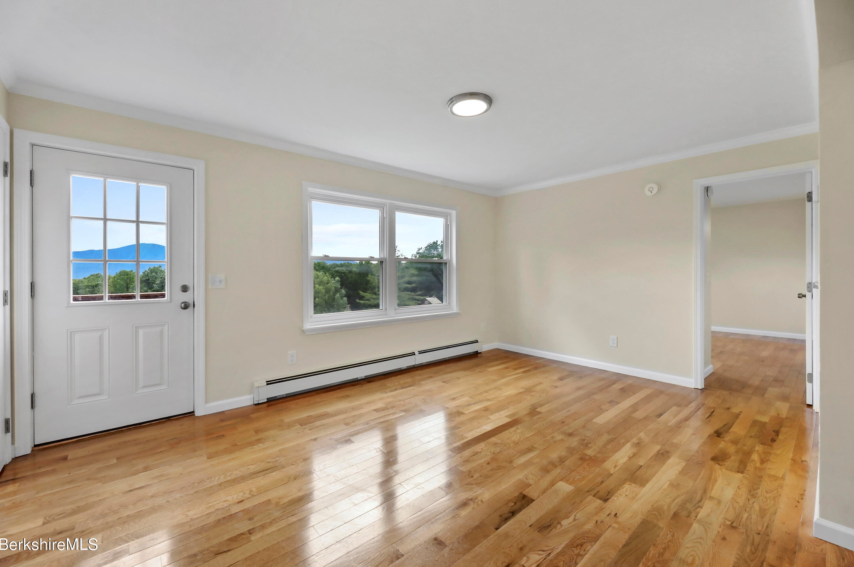 472 Hoosac St, Adams MA  01220-1733 exterior