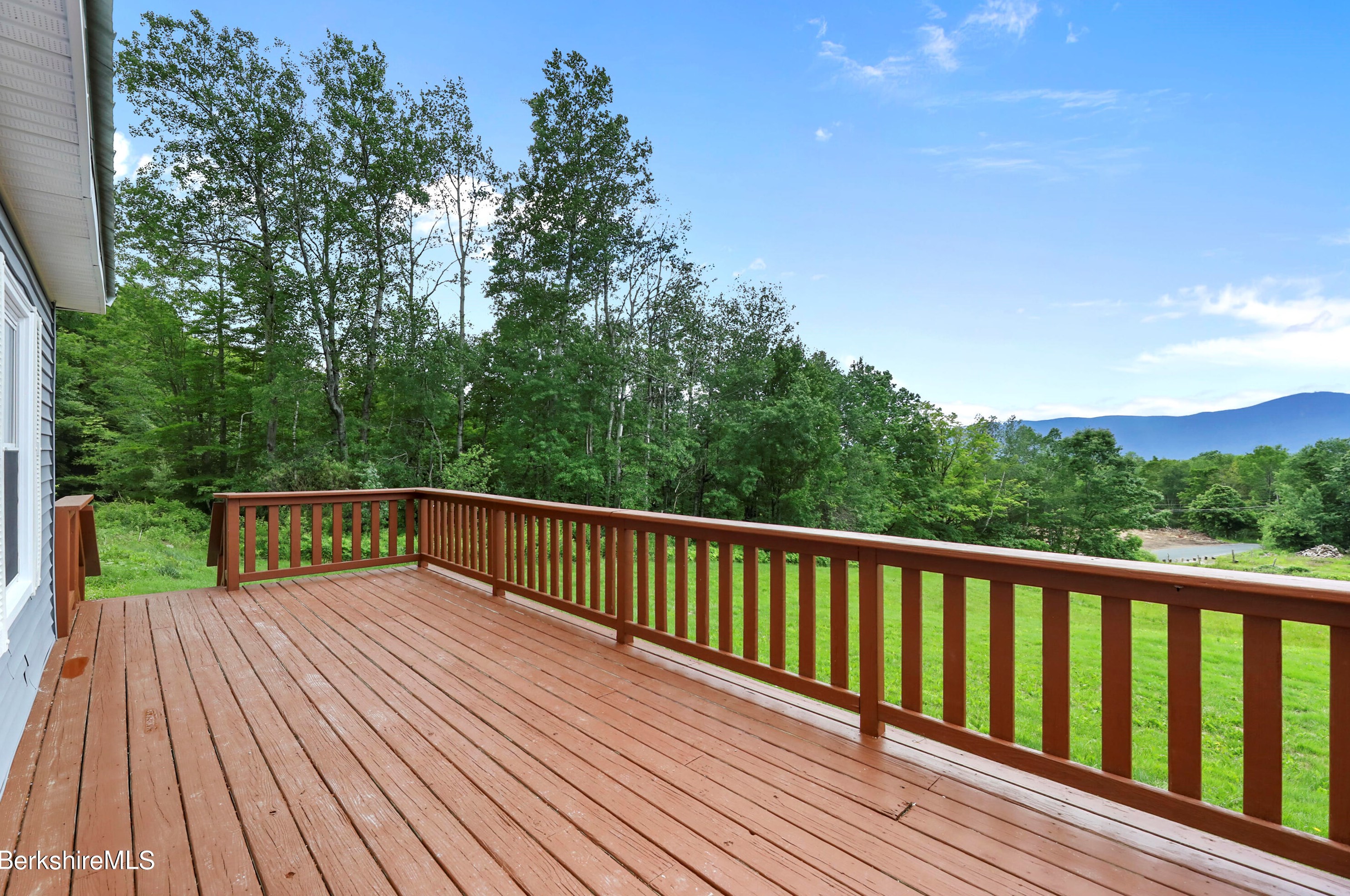 472 Hoosac St, Adams MA  01220-1733 exterior