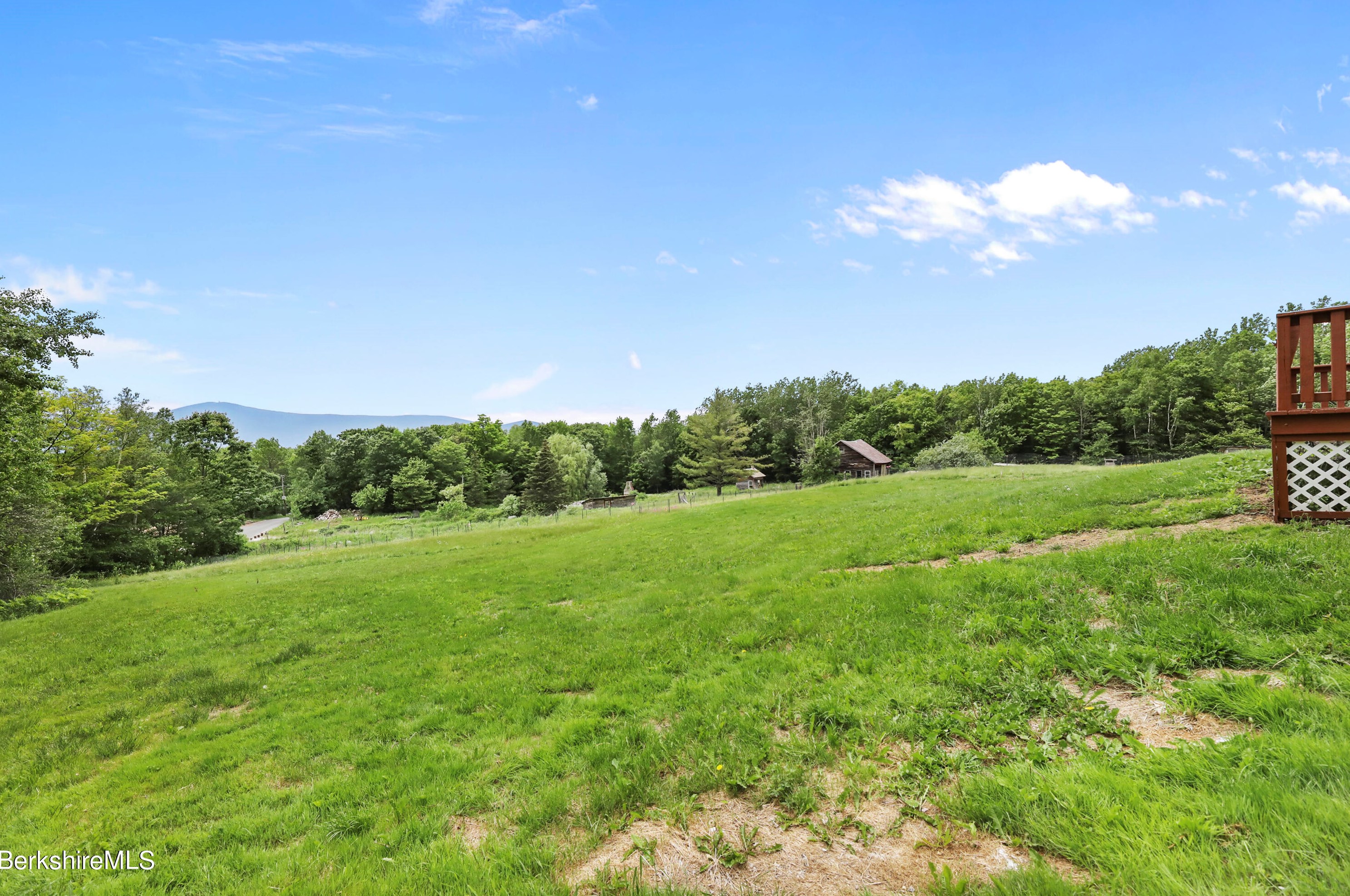 472 Hoosac St, Adams MA  01220-1733 exterior