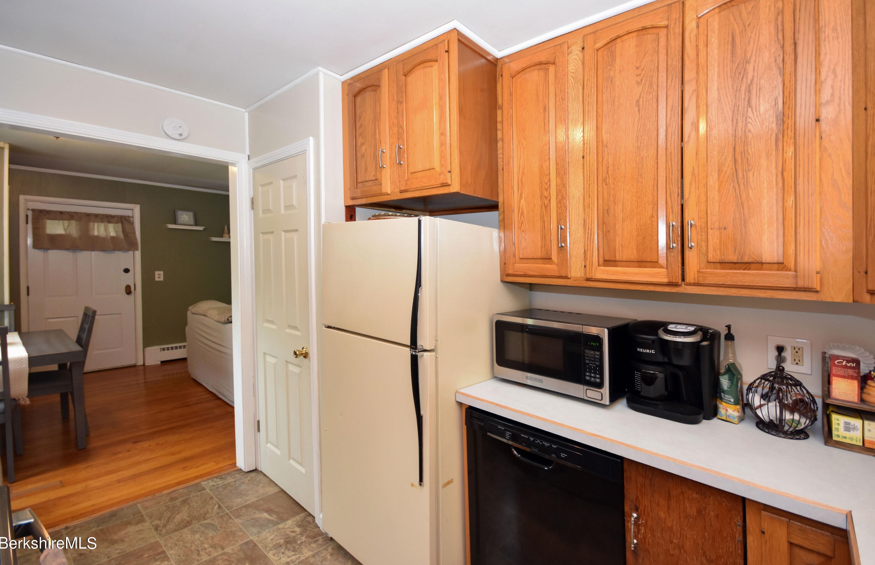 39 Goodrich St, Clarksburg MA 01247-3327 exterior