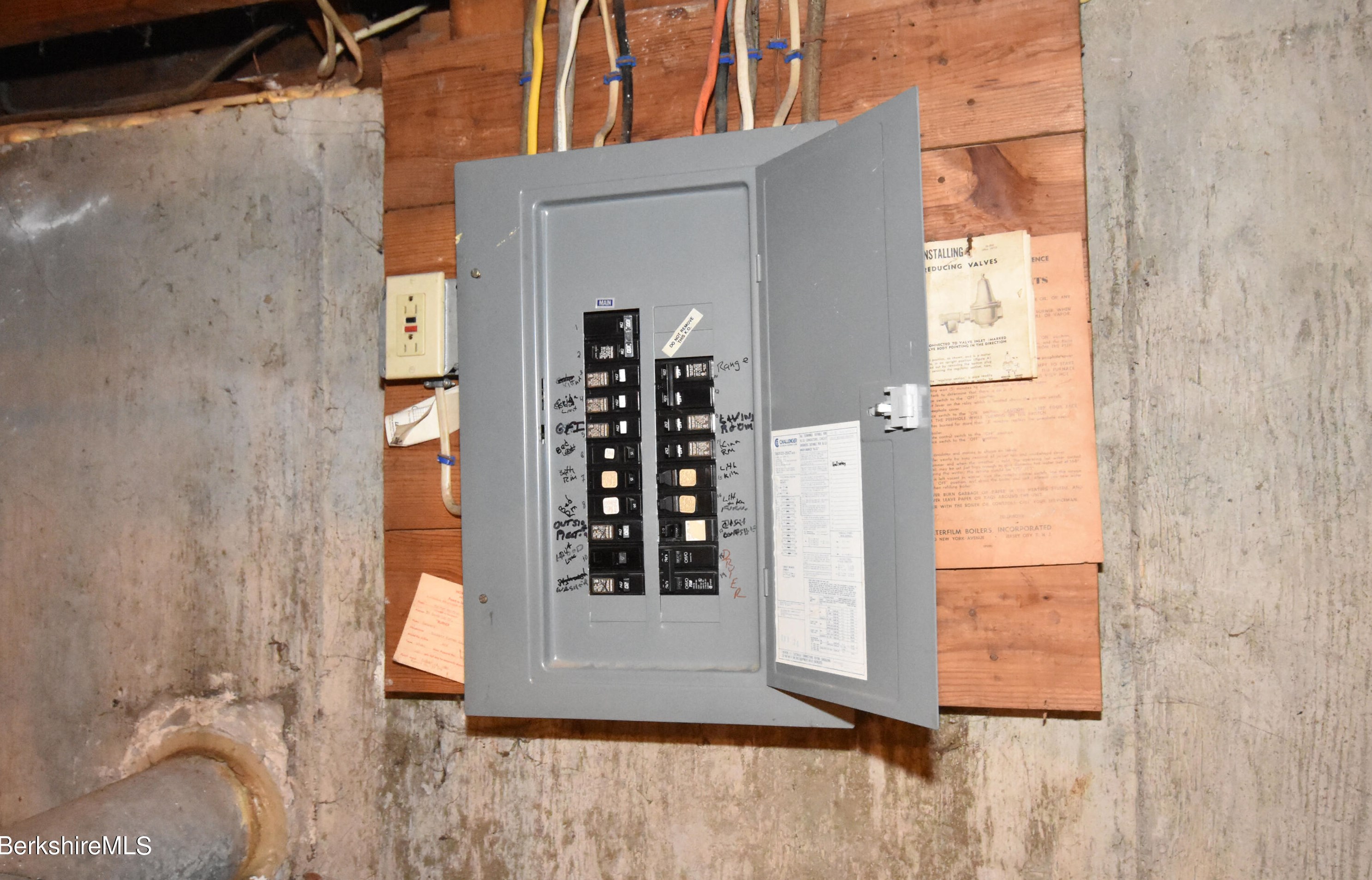 39 Goodrich St, Clarksburg MA 01247-3327 exterior