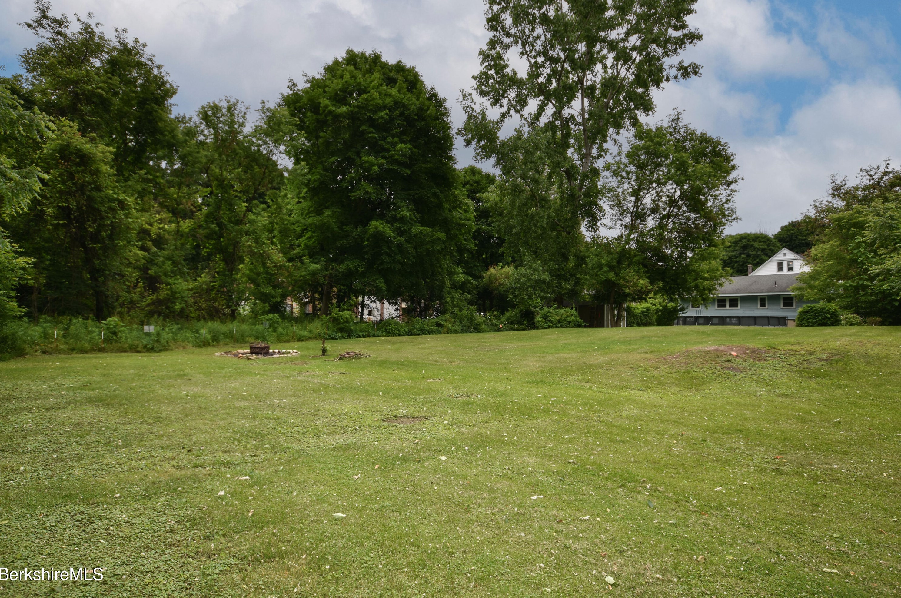 39 Goodrich St, Clarksburg MA 01247-3327 exterior