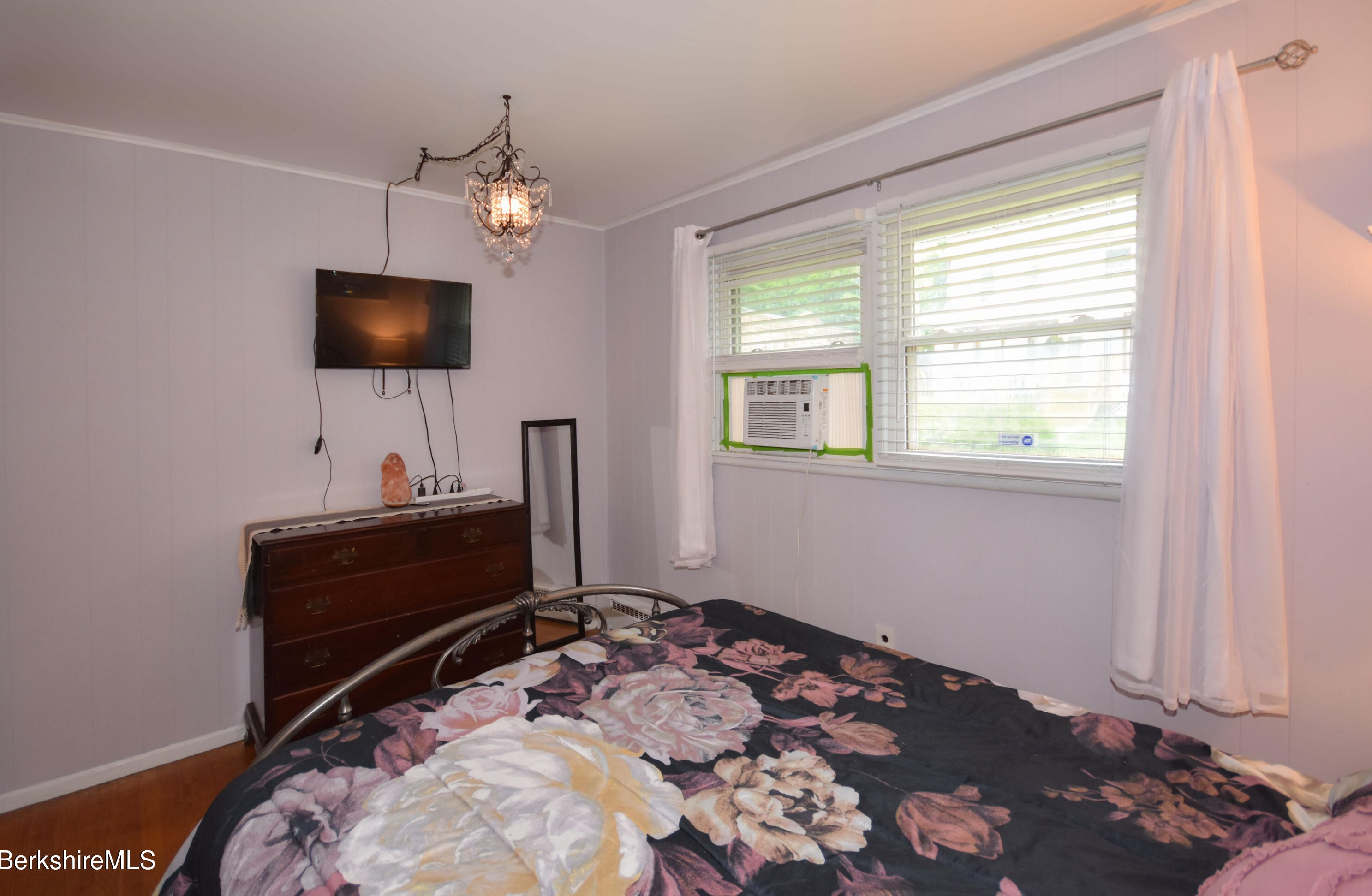 39 Goodrich St, Clarksburg MA 01247-3327 exterior