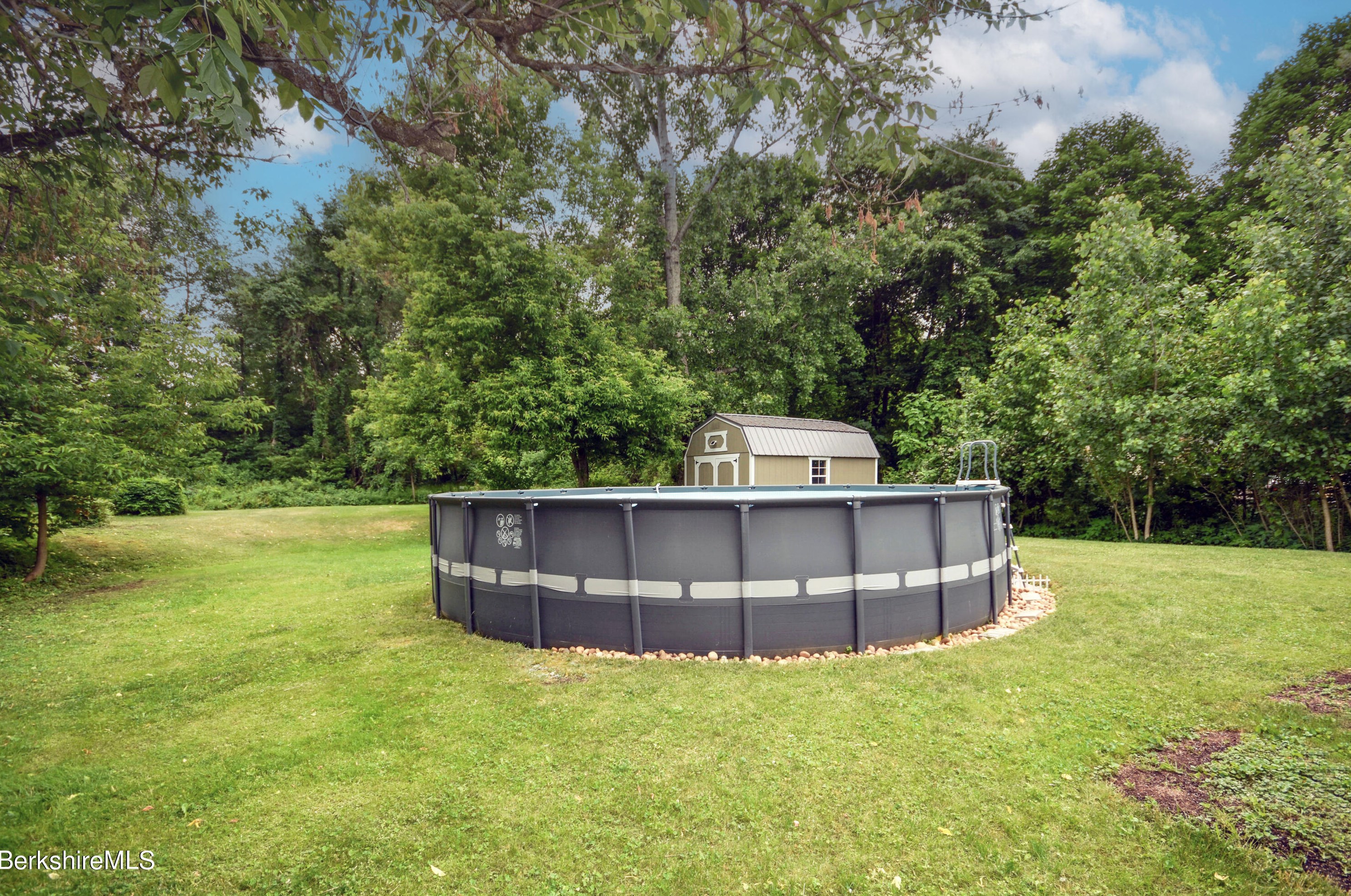 39 Goodrich St, Clarksburg MA 01247-3327 exterior