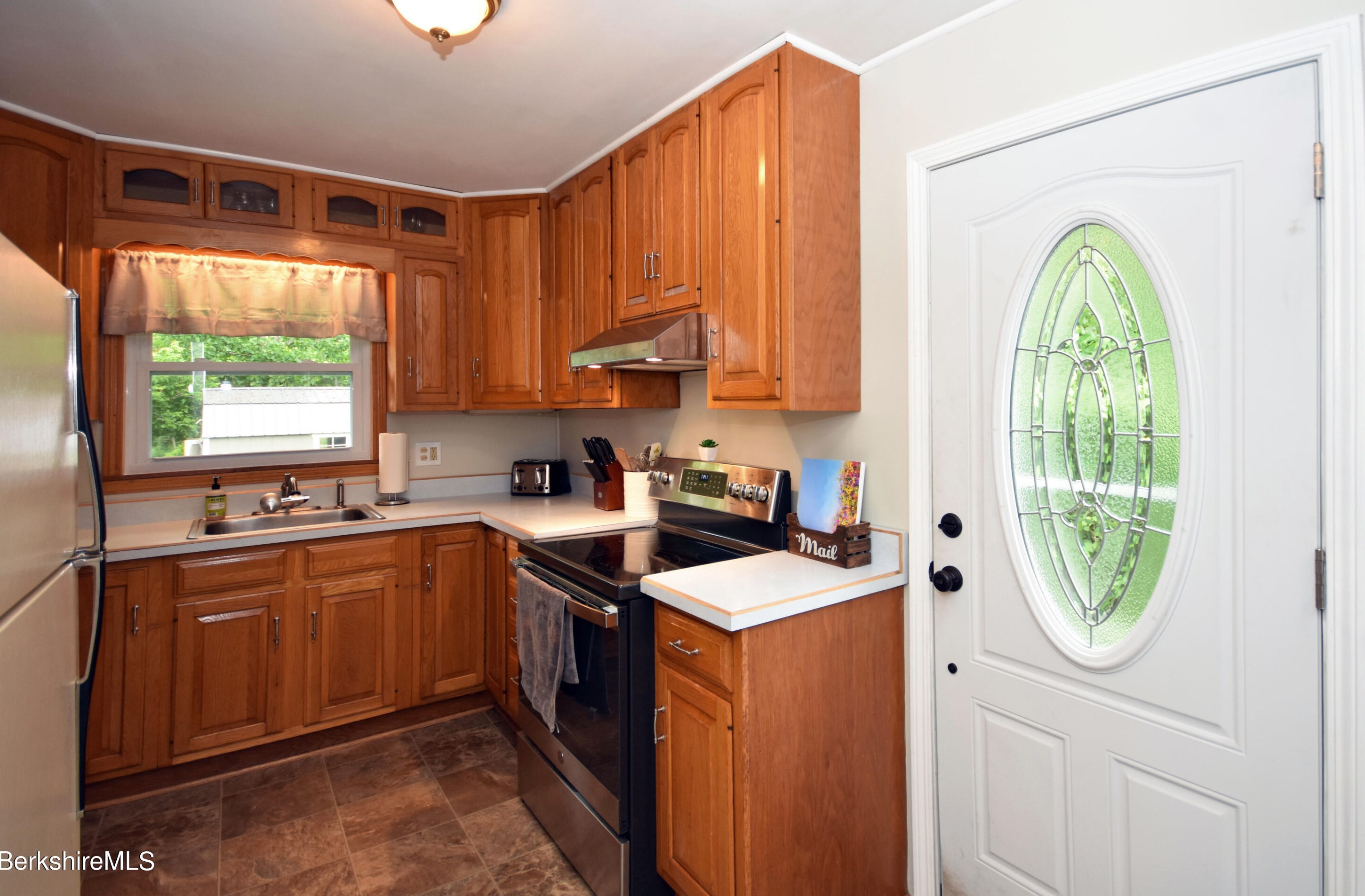 39 Goodrich St, Clarksburg MA 01247-3327 exterior