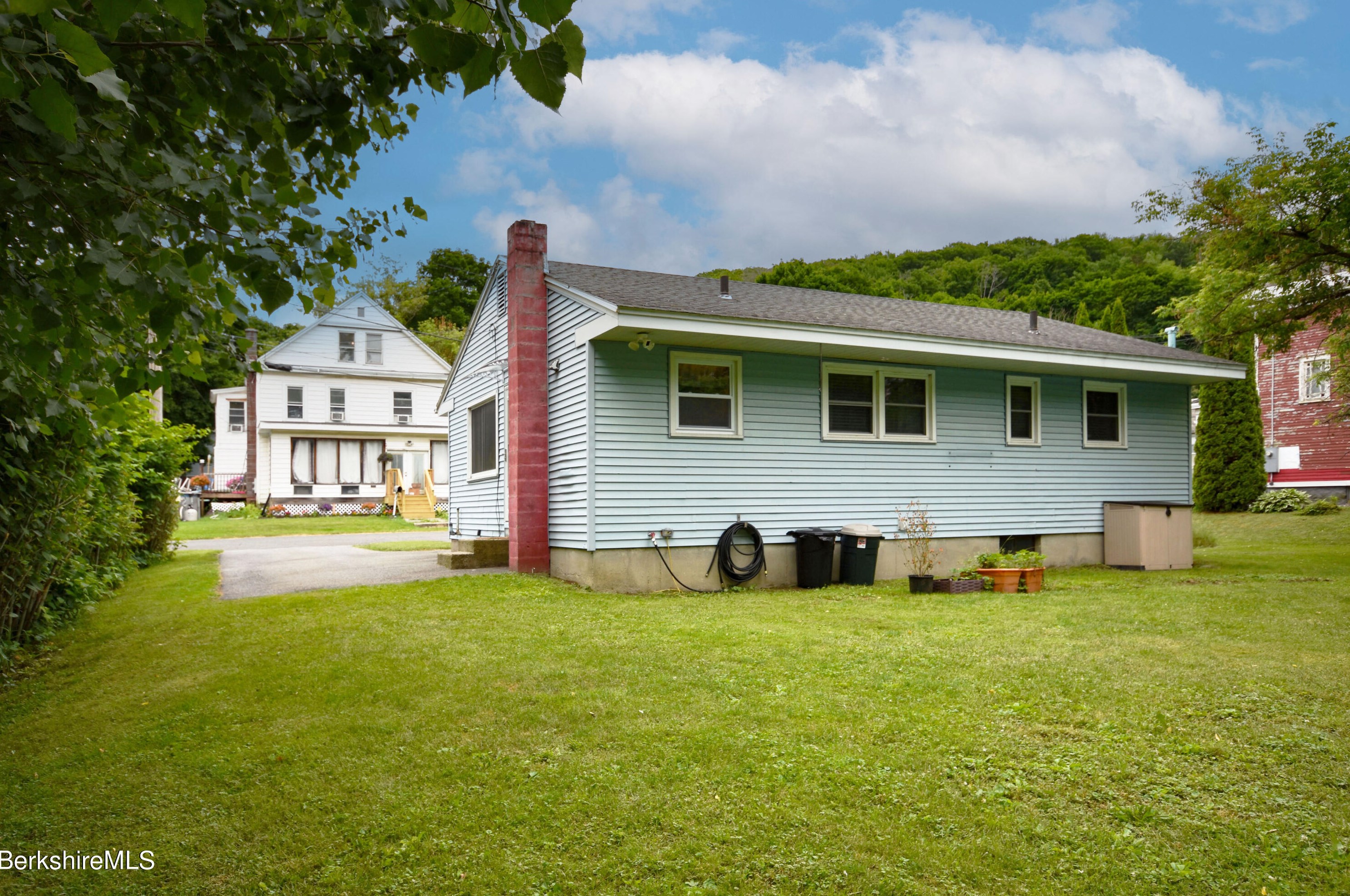 39 Goodrich St, Clarksburg MA 01247-3327 exterior