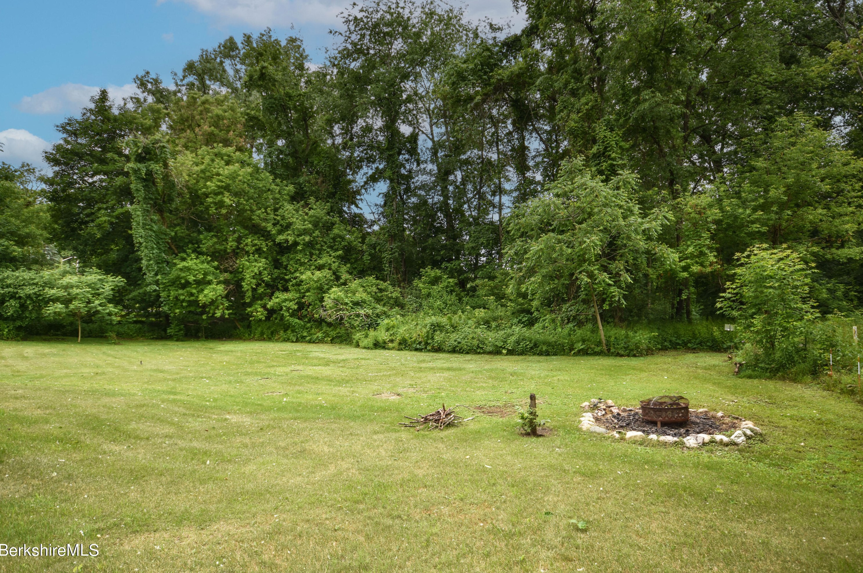 39 Goodrich St, Clarksburg MA 01247-3327 exterior