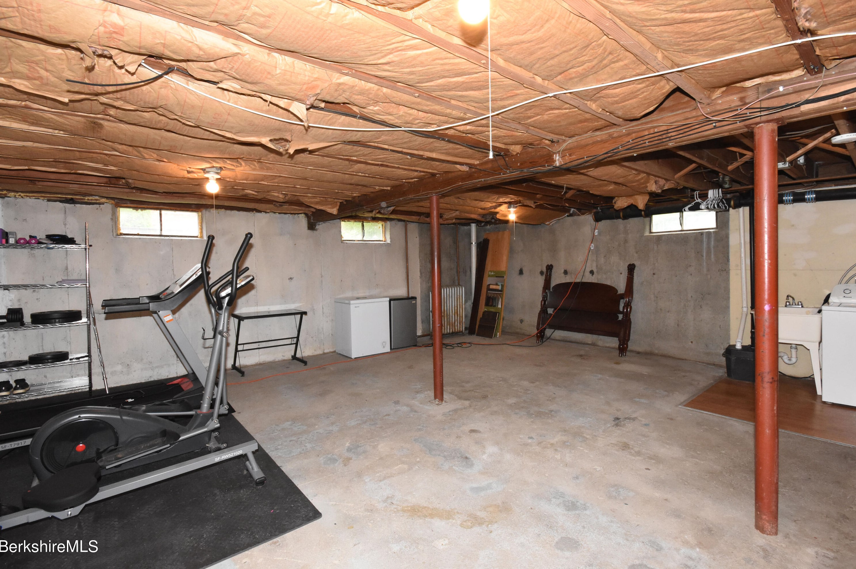 39 Goodrich St, Clarksburg MA 01247-3327 exterior