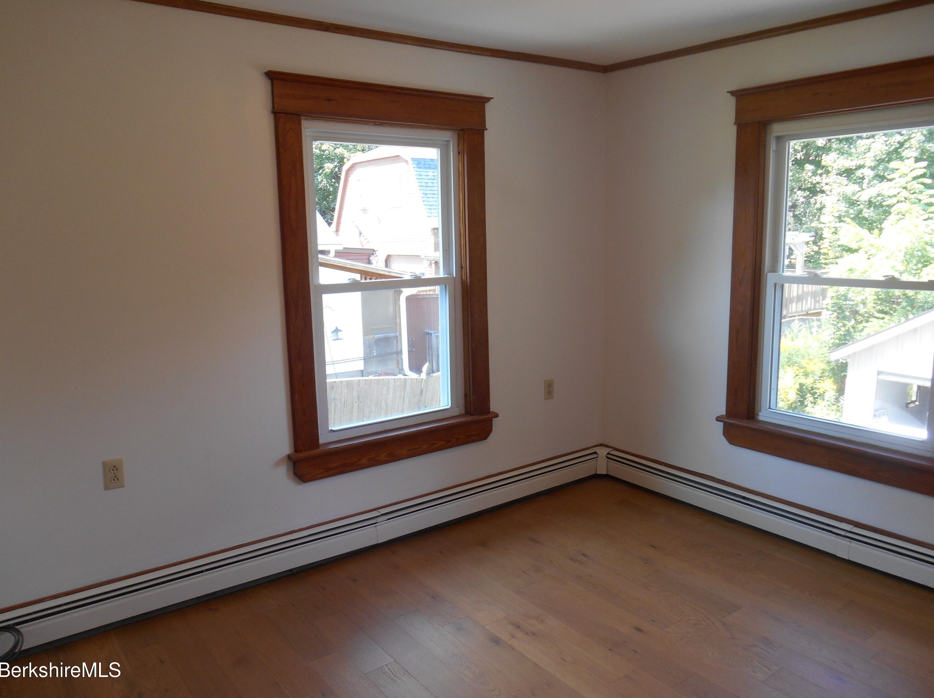 23 Elberon Ave, Pittsfield MA  01201-2838 exterior