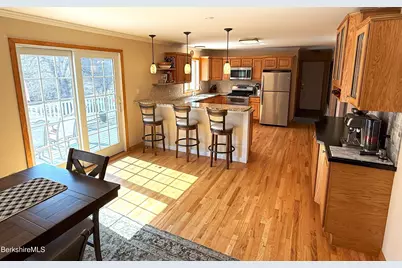 4 Filomena Dr, Pittsfield, MA 01201 - Photo 9