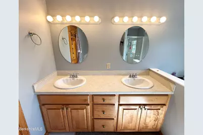 4 Filomena Dr, Pittsfield, MA 01201 - Photo 17