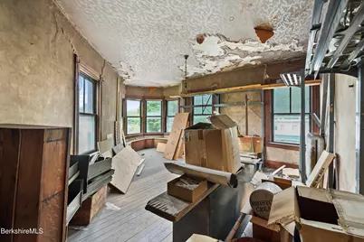 1 Park St, Adams, MA 01220 - Photo 23