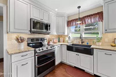 20 Pleasant View Dr, Cheshire, MA 01225 - Photo 11