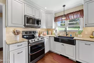 20 Pleasant View Dr, Cheshire, MA 01225 - Photo 11