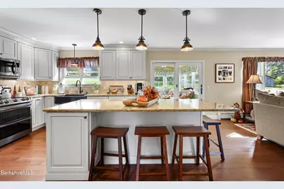 20 Pleasant View Dr, Cheshire, MA 01225 - Photo 7