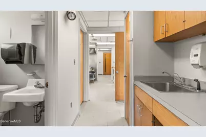 306 Wahconah St, Pittsfield, MA 01201 - Photo 13