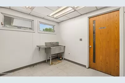 306 Wahconah St, Pittsfield, MA 01201 - Photo 9