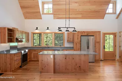 1427 Hewins St, Sheffield, MA 01257 - Photo 7