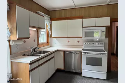 672-676 N Hoosac Rd, Williamstown, MA 01267 - Photo 3