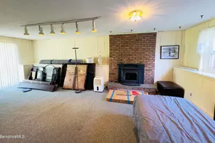 127 Oak Hill Rd, Pittsfield, MA 01201 - Photo 21