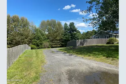 554 Main St, Becket, MA 01223 - Photo 33