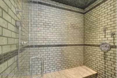 89 Crofut St, Pittsfield, MA 01201 - Photo 33