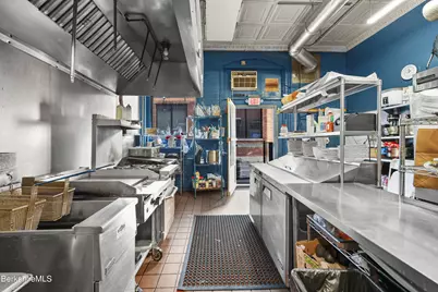 438 North St, Pittsfield, MA 01201 - Photo 15