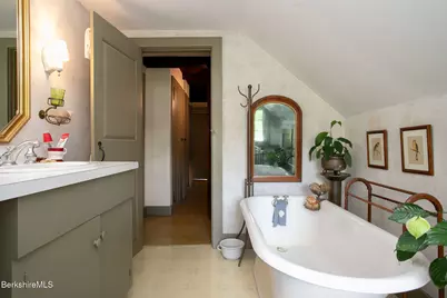 18 Goodrich St, Stockbridge, MA 01262 - Photo 33