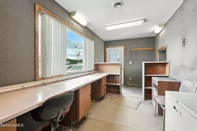 717 East St, Pittsfield, MA 01201 - Photo 3