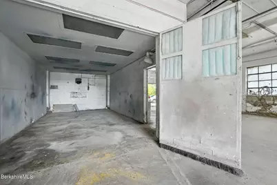 717 East St, Pittsfield, MA 01201 - Photo 15