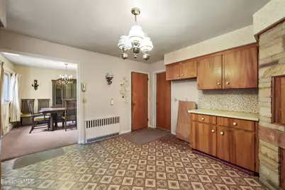 1070 Holmes Rd, Pittsfield, MA 01201 - Photo 15