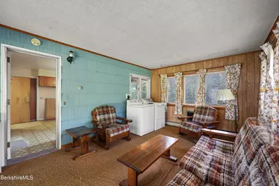 1070 Holmes Rd, Pittsfield, MA 01201 - Photo 17