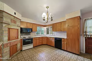 1070 Holmes Rd, Pittsfield, MA 01201 - Photo 13