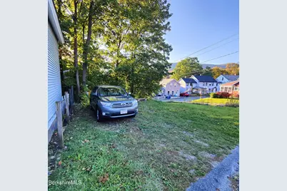 24 Franklin St, North Adams, MA 01247 - Photo 17