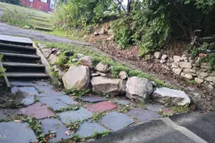 24 Franklin St, North Adams, MA 01247 - Photo 15