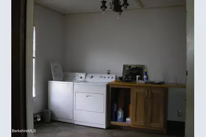 24 Franklin St, North Adams, MA 01247 - Photo 21