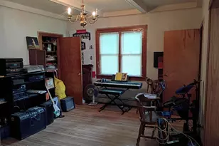 24 Franklin St, North Adams, MA 01247 - Photo 27
