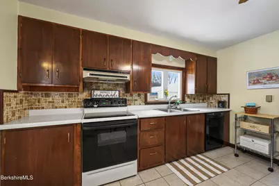 46 Lucille St, Pittsfield, MA 01201 - Photo 15