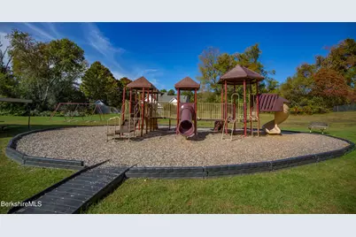 932 Williams St, Pittsfield, MA 01201 - Photo 39