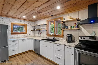 1099 New Ashford Rd, Williamstown, MA 01267 - Photo 33