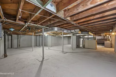 106 Sampson Pkwy, Pittsfield, MA 01201 - Photo 25