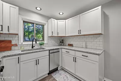 106 Sampson Pkwy, Pittsfield, MA 01201 - Photo 15