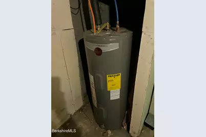 156 Elizabeth St, Pittsfield, MA 01201 - Photo 33