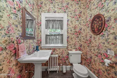 65 Crofut St, Pittsfield, MA 01201 - Photo 27