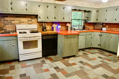 15 W Stockbridge Rd, Stockbridge, MA 01262 - Photo 9