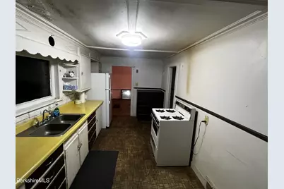 36 Beacon Ave, Pittsfield, MA 01201 - Photo 7